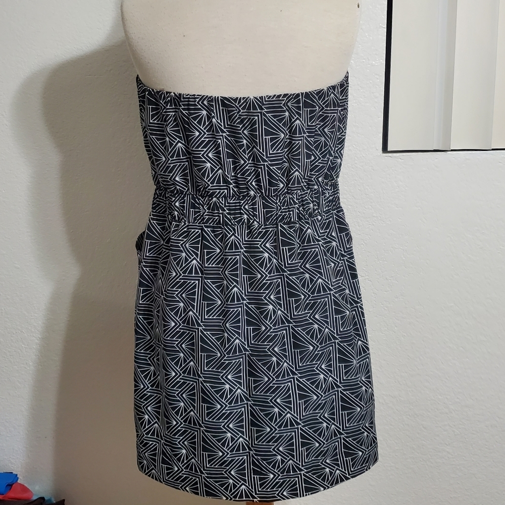 Abstract Strapless Dress - Picture 3 of 12